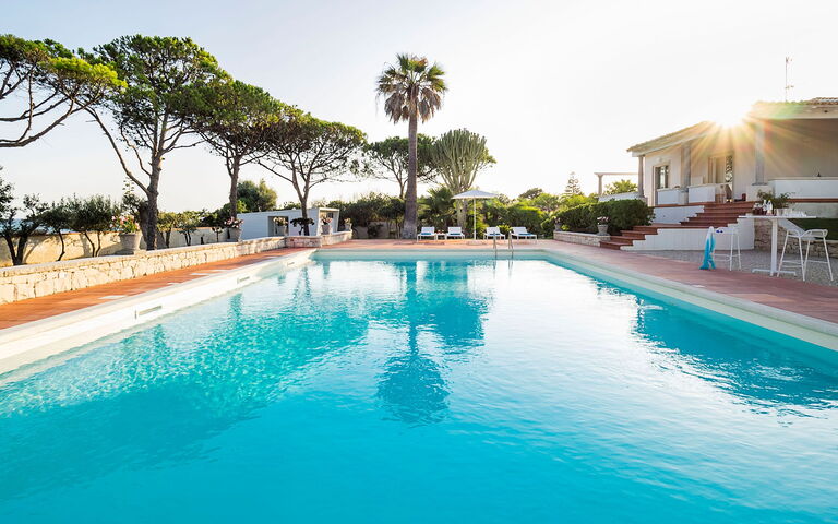 Villa Maya: slå samman, Utomhus