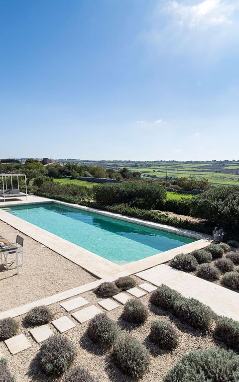 Villa Hybla: slå samman, Utomhus