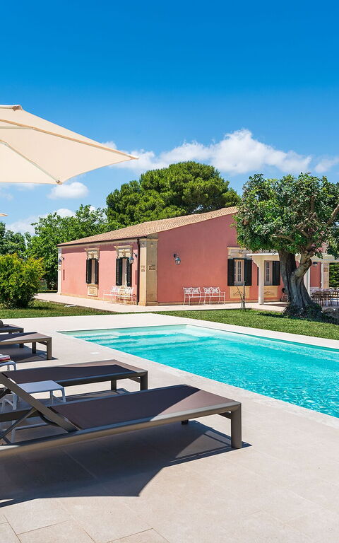 Villa Girasole: Exteriör, slå samman