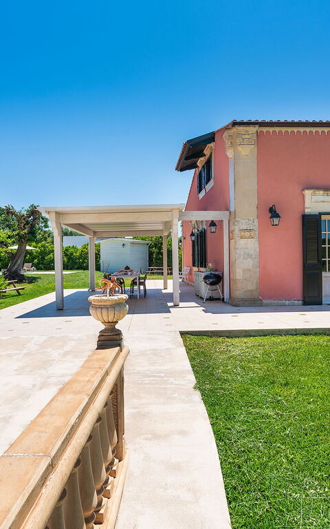 Villa Girasole: Exteriör, Trädgård