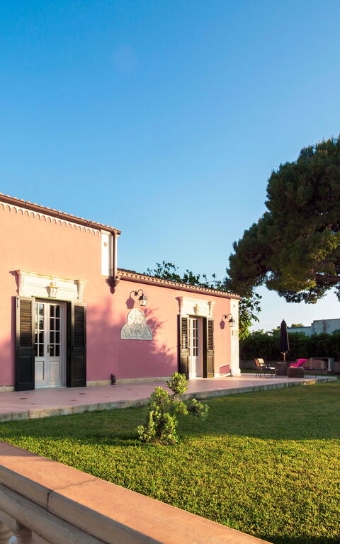 Villa Girasole: Huvudentré, Trädgård