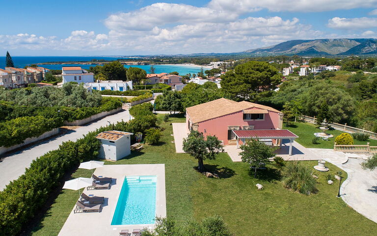 Villa Girasole: Exteriör, Trädgård