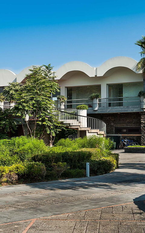 Galatea: Exteriör, Utomhus