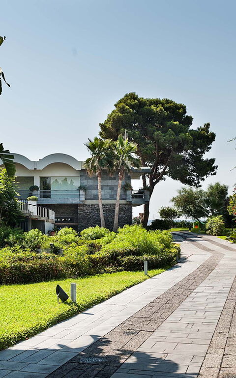 Galatea: Huvudentré, Utomhus