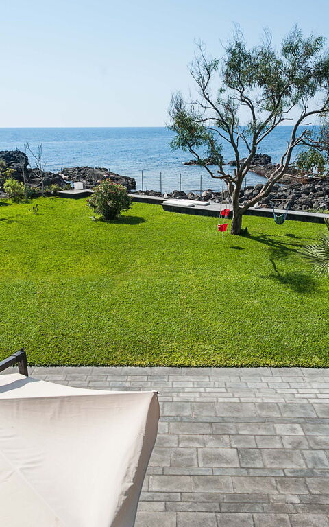 Galatea: Sommar, Trädgård, Utomhus, Visningar