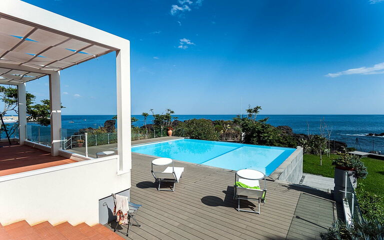 Galatea: slå samman, Utomhus