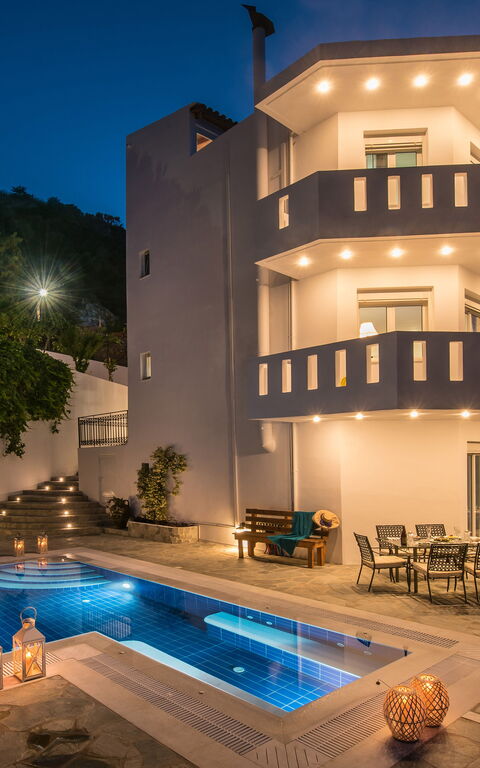 Villa Artemis: Exteriör, slå samman