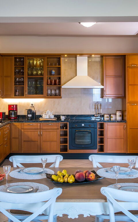 Villa Artemis: Kök, Lunchrum