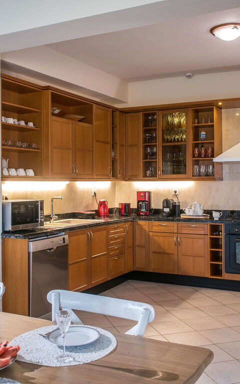 Villa Artemis: Kök, Lunchrum