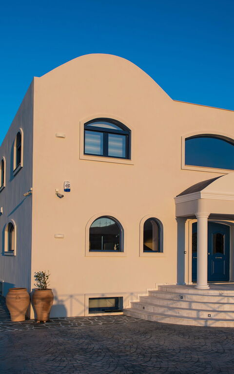 Villa Santor: Exteriör, Huvudentré