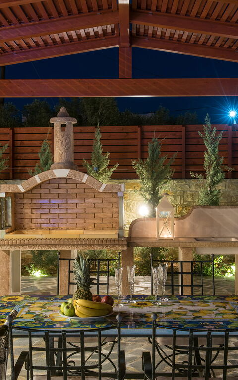 Villa Kalliste: Trädgård