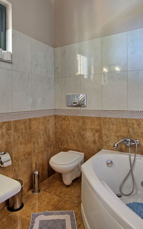 Villa Myrtia: Badrum