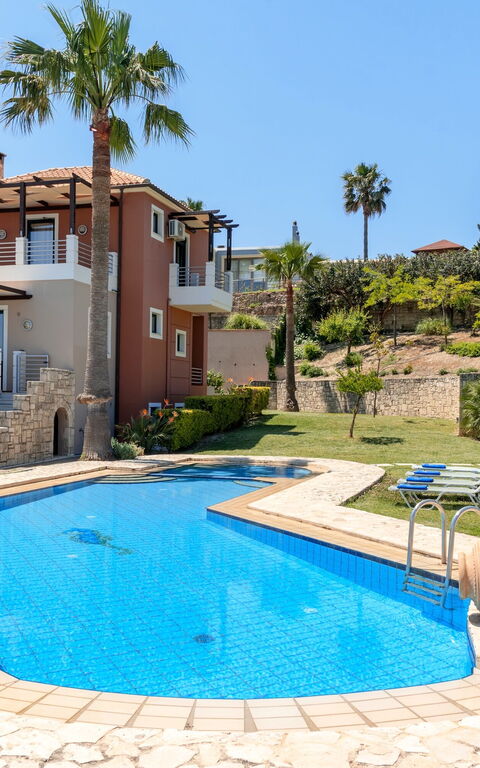 Villa Myrtia: Exteriör, slå samman