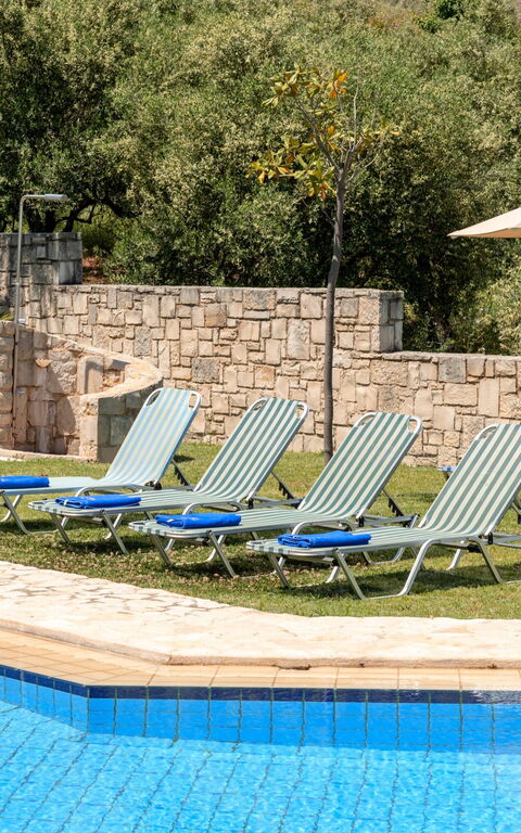 Villa Myrtia: slå samman, Sommar