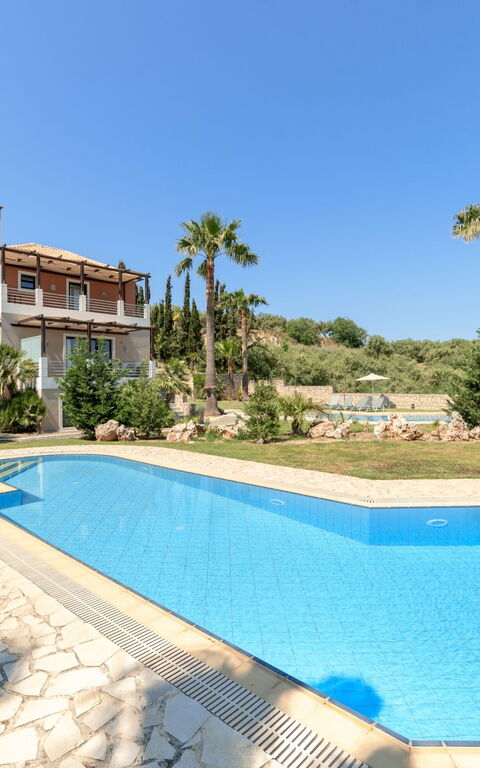 Villa Kissos: slå samman, Sommar