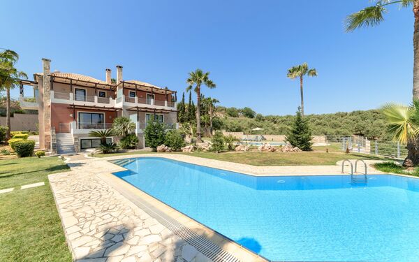 Villa Kissos: slå samman, Sommar