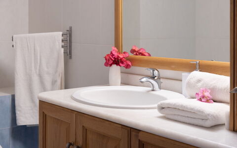 Semesterboende Aria 1: Badrum, sovrum