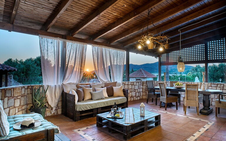 Villa Milon: Balkong / terrass / uteplats