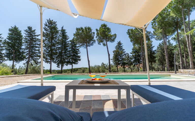 Villa Pica: Exteriör, slå samman, Utomhus