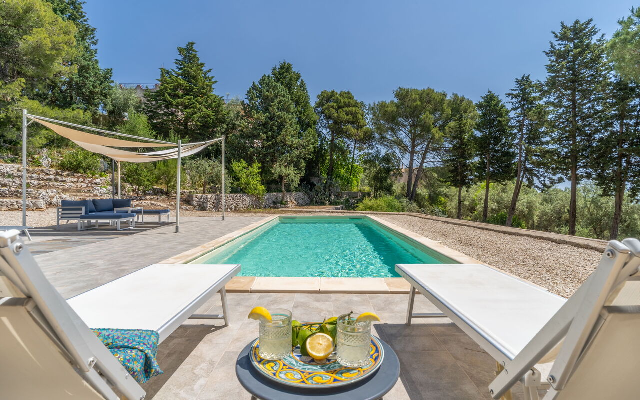 Villa Pica: Exteriör, slå samman, Utomhus