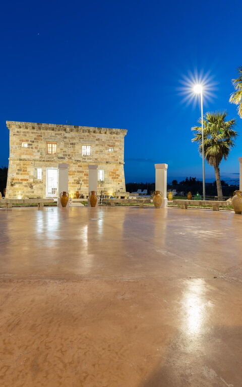 Villa Turris: Exteriör, Utomhus