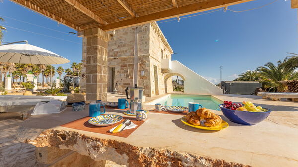 Villa Turris: Exteriör, slå samman, Utomhus