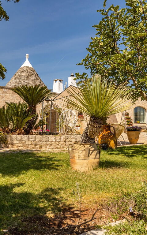 Trullo Patricia Pool: Exteriör, Trädgård