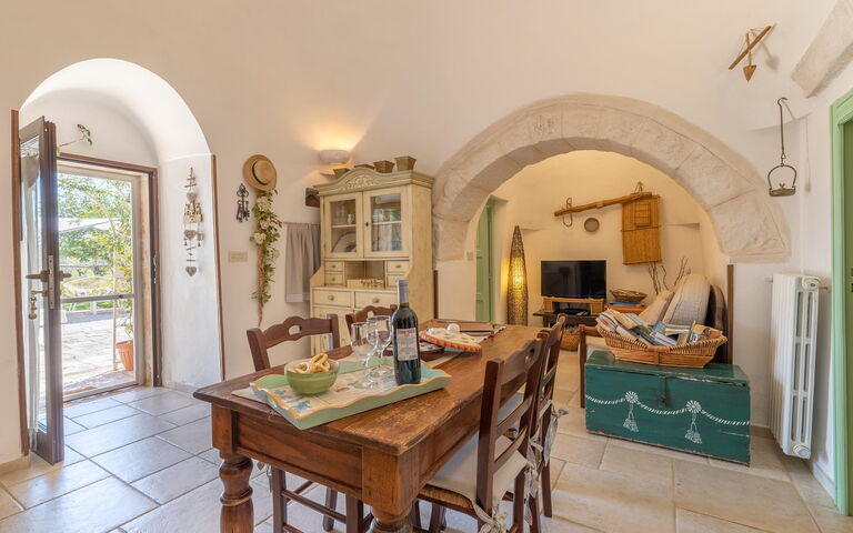 Trullo Patricia Pool: Huvudentré, Lunchrum, Vardagsrum