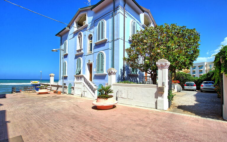 Casa Riva: Exteriör, Utomhus