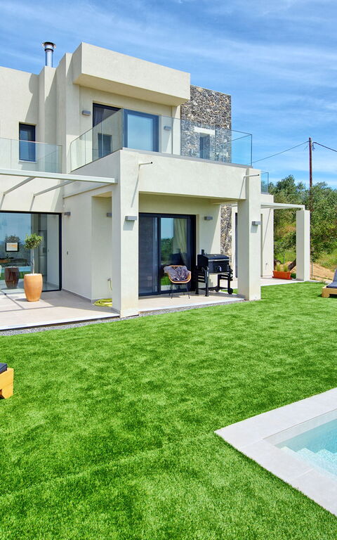 Villa Olivum: slå samman, Sommar, Utomhus