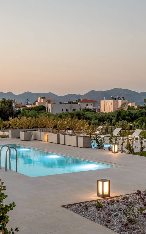 Aelia: Exteriör, slå samman, Utomhus