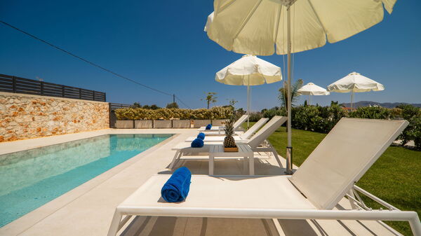 Aelia: slå samman, Trädgård, Utomhus