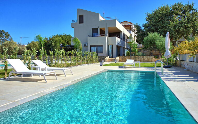 Dioni: Exteriör, slå samman, Utomhus