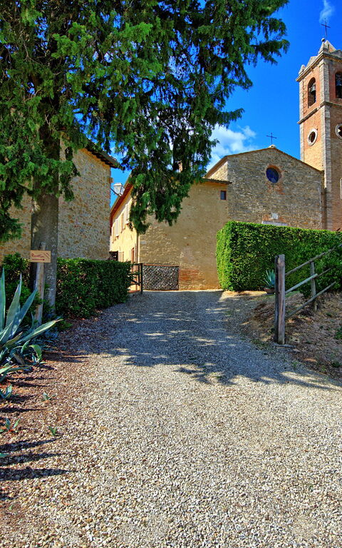 Montauto: Exteriör, Huvudentré