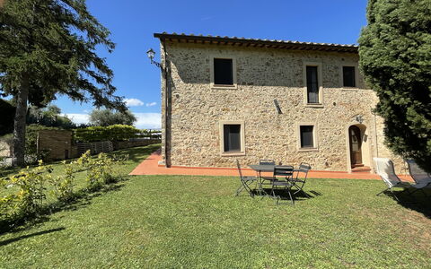 Semesterboende Carro: Exteriör, Trädgård, Utomhus