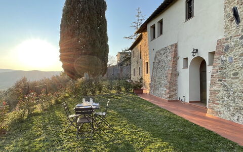 Semesterboende Pesa: Exteriör, Trädgård