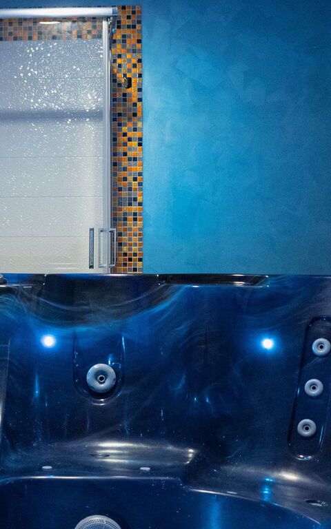 Villa Vincenzo: badkar, Badrum