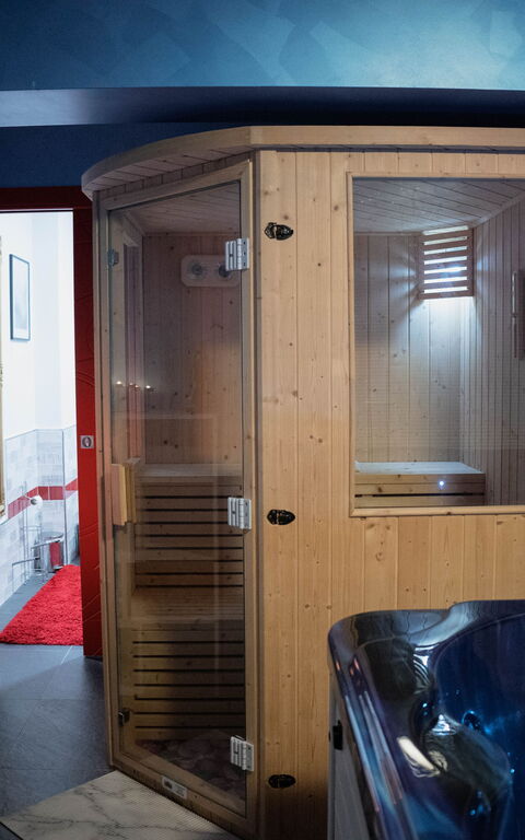 Villa Vincenzo: badkar, Badrum