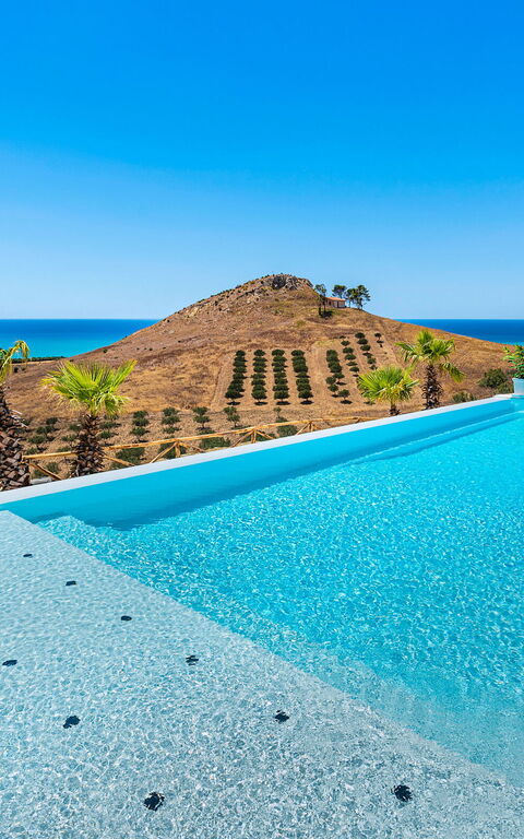 Villa Domizia: slå samman, Sommar, Visningar