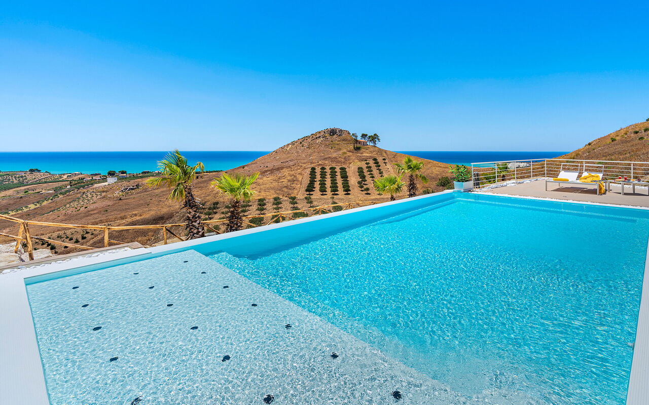 Villa Domizia: slå samman, Sommar, Visningar