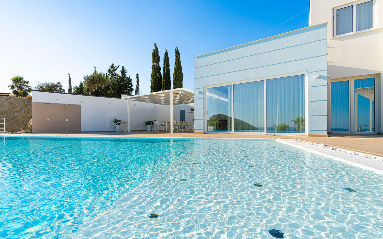 Villa Domizia: slå samman