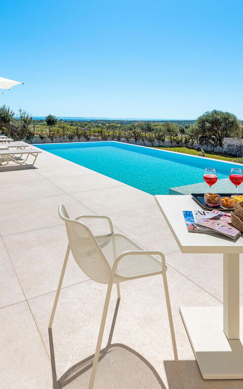 Villa Mora: Exteriör, slå samman, Utomhus, Visningar