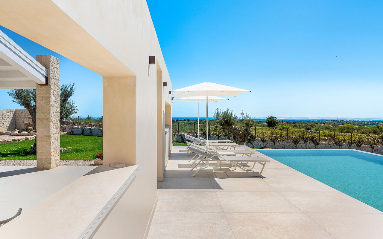 Villa Mora: Exteriör, slå samman, Utomhus, Visningar