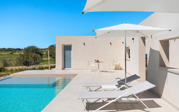 Villa Mora: Exteriör, slå samman, Utomhus, Visningar