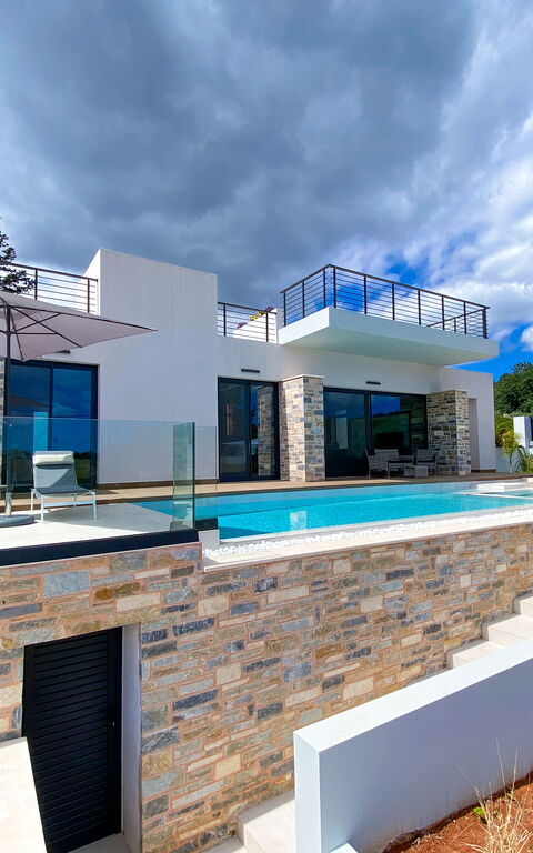 Villa Kallos: Exteriör, slå samman, Utomhus