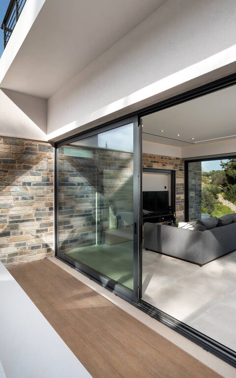 Villa Kallos: Exteriör, Utomhus