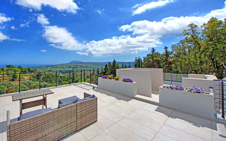 Villa Kallos: Sommar, Utomhus