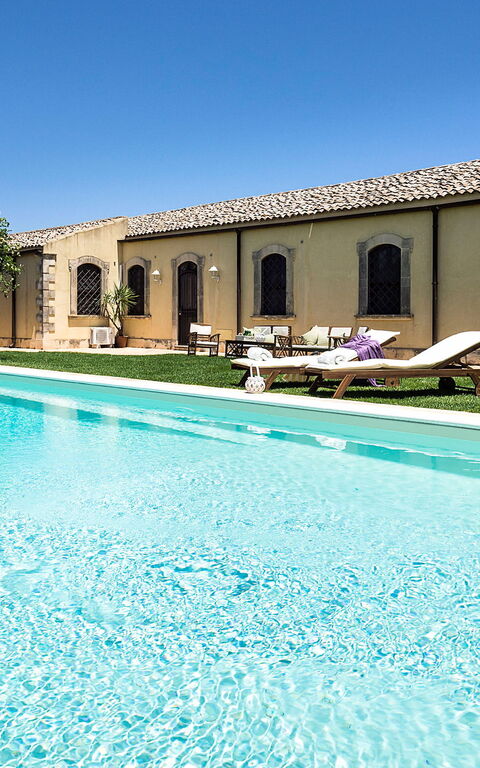 Don Salvatore: Exteriör, slå samman, Trädgård