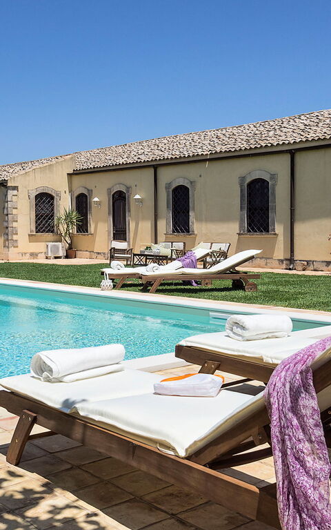 Don Salvatore: Exteriör, slå samman, Trädgård