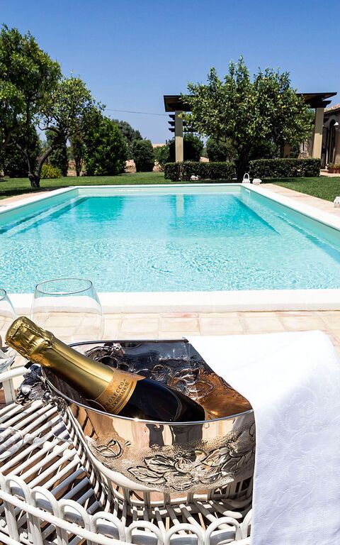 Don Salvatore: Exteriör, slå samman, Trädgård